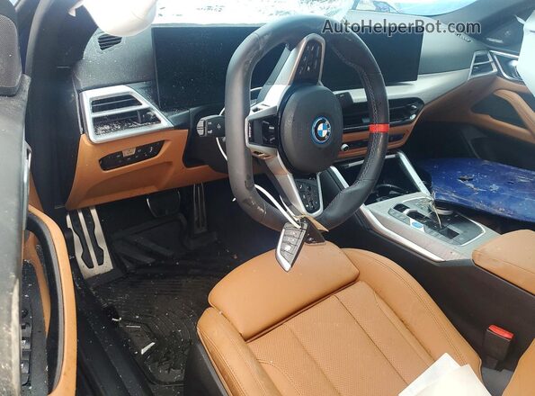 WBY33HD04SFV48692 2025 BMW I4 Blue Vista del salpicadero