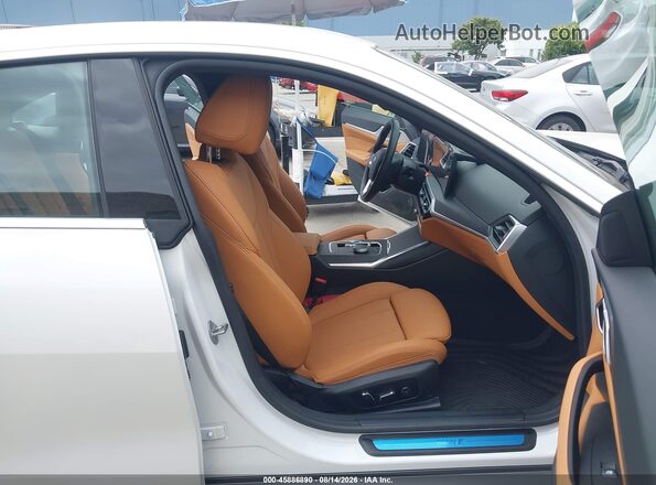 WBY43AW06RFS40717 2024 BMW I4 White Вид салону спереду