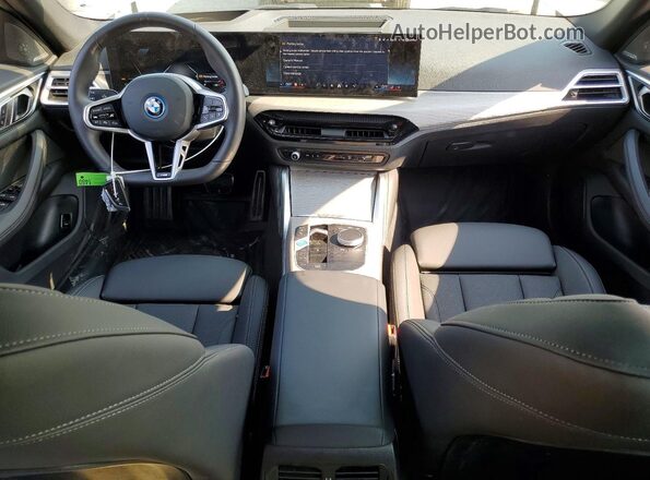 WBY43HD04SFV15129 2025 BMW I4 Blue Vista del salpicadero