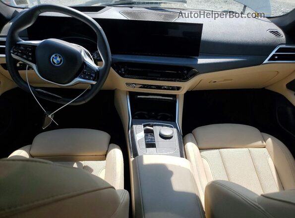WBY43HD08SFU91532 2025 BMW I4 Gray Առջևի վահանակի տեսք