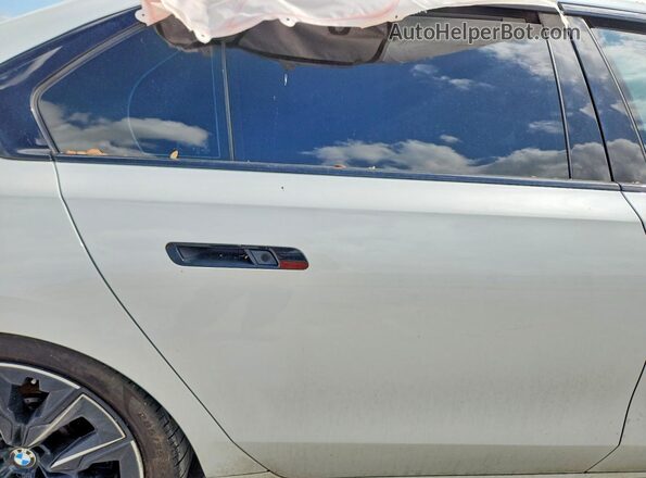WBY53EJ07PCL81006 2023 BMW OTHER White Vista de los asientos traseros