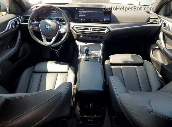 WBY73AW0XPFP19846 2023 BMW I4 Gray Vista del salpicadero