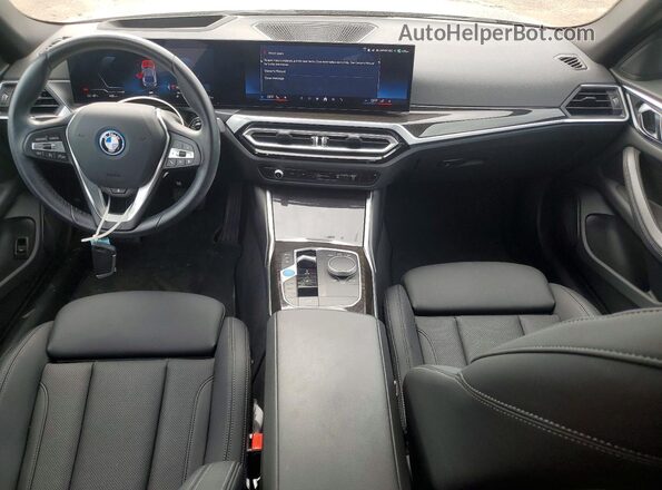 WBY83FB08RFS82133 2024 BMW I4 Gray Առջևի վահանակի տեսք