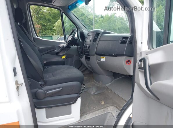 WD3PE8DD5GP339439 2016 MERCEDES-BENZ SPRINTER White Front interior view