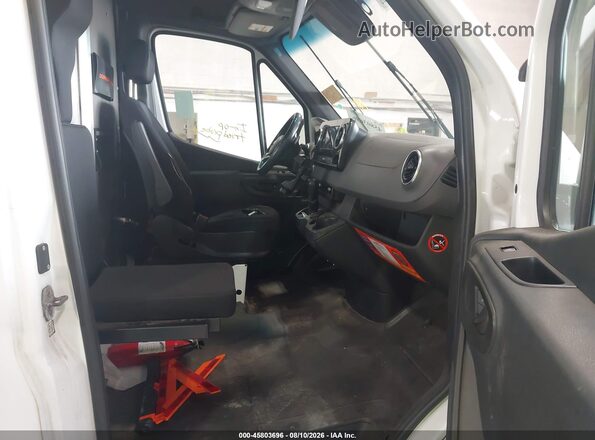 WD3PF1CD5KP100715 2019 MERCEDES-BENZ SPRINTER Белый Вид салона спереди