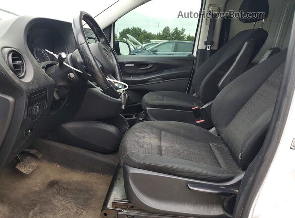 WD3PG2EA0G3125672 2016 MERCEDES-BENZ METRIS White Front interior view