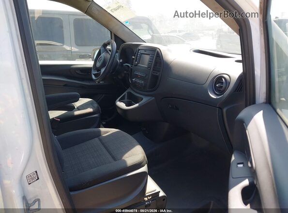 WD3PG2EA3J3414049 2018 MERCEDES-BENZ METRIS White Front interior view