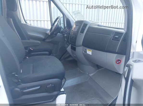 WD4PE8CD8HP550312 2017 MERCEDES-BENZ SPRINTER White Widok wnętrza z przodu