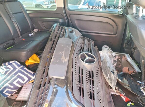 WD4PG2EEXG3132417 2016 MERCEDES-BENZ METRIS Black Rear interior view