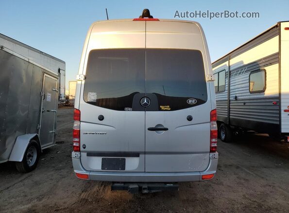 WDAPF4CCXJP646555 2018 MERCEDES-BENZ SPRINTER Silver Vista de la etiqueta del VIN