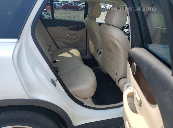 WDC0G4JB6JF452773 2018 MERCEDES-BENZ GLC-CLASS White Вид задньої частини салону