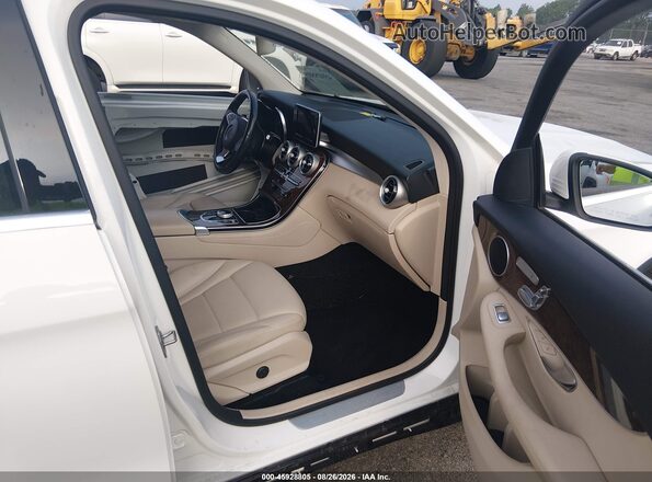 WDC0G4JB6JV025907 2018 MERCEDES-BENZ GLC 300 White Front interior view