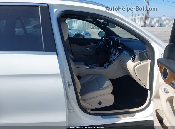 WDC0G4JB8HF242895 2017 MERCEDES-BENZ GLC 300 White Vista interior delantera
