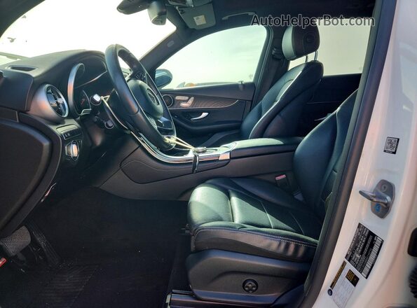 WDC0G4JB8JV110716 2018 MERCEDES-BENZ GLC-CLASS White Vista interior delantera