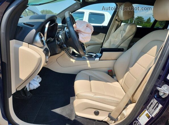 WDC0G4KB5JV091699 2018 MERCEDES-BENZ GLC-CLASS Blue Front interior view