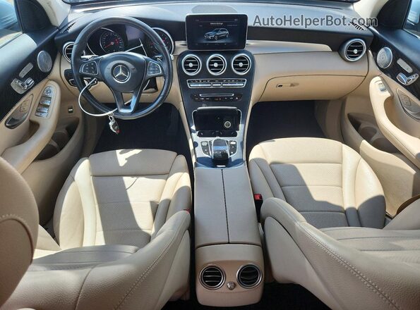 WDC0G4KB6JV035626 2018 MERCEDES-BENZ GLC-CLASS Silver Vista del salpicadero