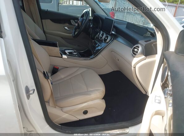 WDC0G4KB8GF083034 2016 MERCEDES-BENZ GLC 300 White Front interior view