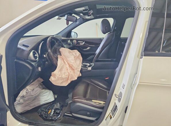 WDC0G4KB8HF238151 2017 MERCEDES-BENZ GLC-CLASS White Widok wnętrza z przodu