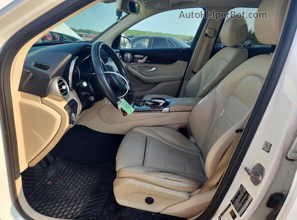 WDC0G4KB9HV007586 2017 MERCEDES-BENZ GLC-CLASS White Widok wnętrza z przodu