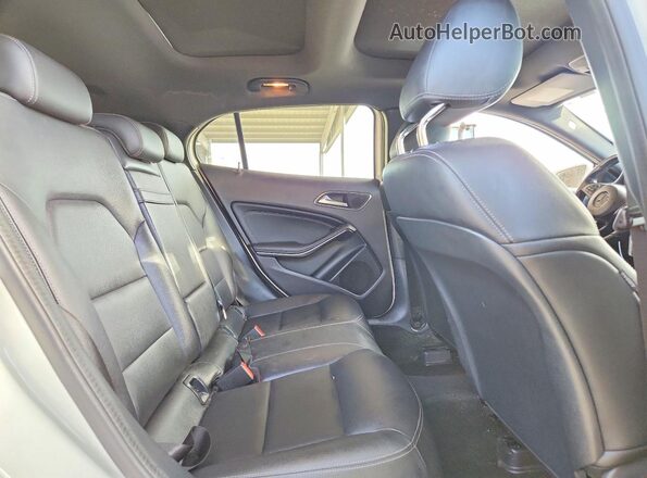 WDCTG4EB0JJ415741 2018 MERCEDES-BENZ GLA Белый Вид задней части салона