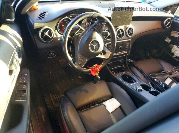 WDCTG4EB0JJ456371 2018 MERCEDES-BENZ GLA Серый Вид панели приборов