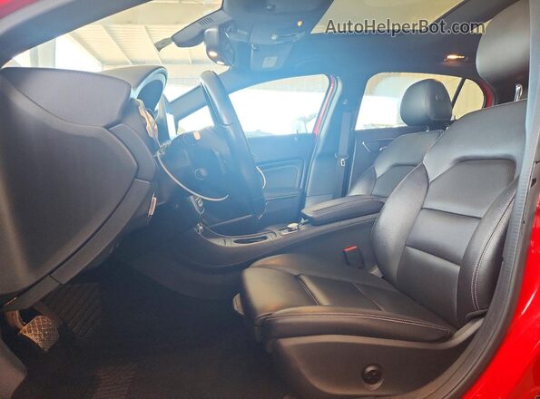 WDCTG4EB0KU001360 2019 MERCEDES-BENZ GLA Red Вид підкапотного простору