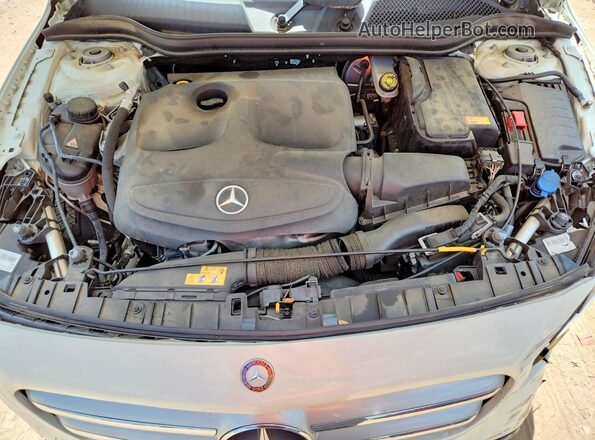 WDCTG4EB1GJ264093 2016 MERCEDES-BENZ GLA Белый Вид задней части салона