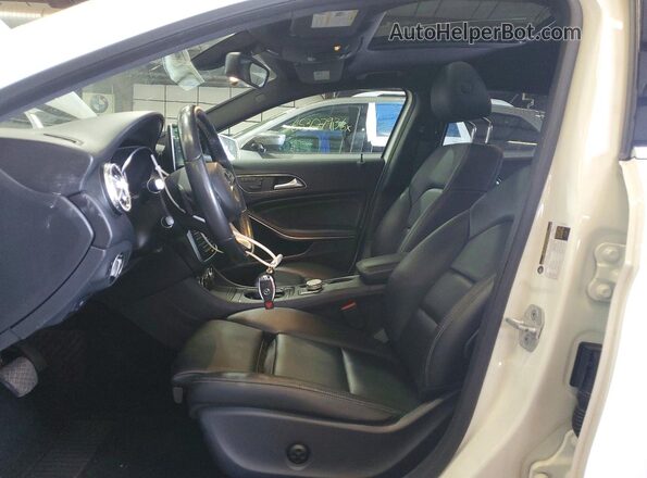 WDCTG4EB1HJ335293 2017 MERCEDES-BENZ GLA White წინა სალონის ხედი