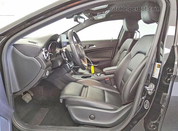 WDCTG4EB1LJ664956 2020 MERCEDES-BENZ GLA Черный Вид салона спереди