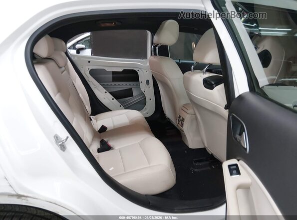 WDCTG4EB2GJ190229 2016 MERCEDES-BENZ GLA 250 White Vista de la etiqueta del VIN
