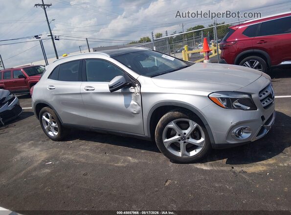 WDCTG4EB2JJ396044 2018 MERCEDES-BENZ GLA 250 Серебряный Вид задней части салона