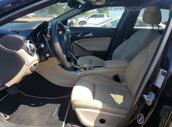 WDCTG4EB2JJ407592 2018 MERCEDES-BENZ GLA Черный Вид салона спереди