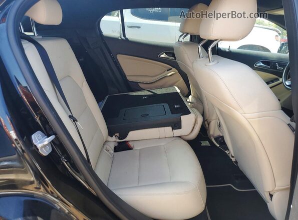 WDCTG4EB2JJ407592 2018 MERCEDES-BENZ GLA Черный Вид задних сидений