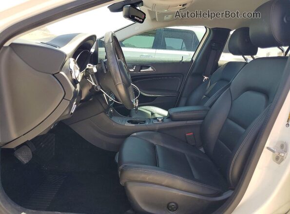 WDCTG4EB2JJ433819 2018 MERCEDES-BENZ GLA White Widok wnętrza z przodu