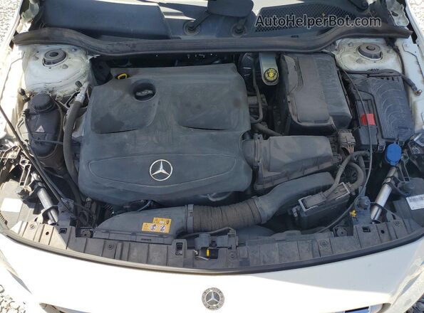 WDCTG4EB2JJ433819 2018 MERCEDES-BENZ GLA White Widok wnętrza z tyłu