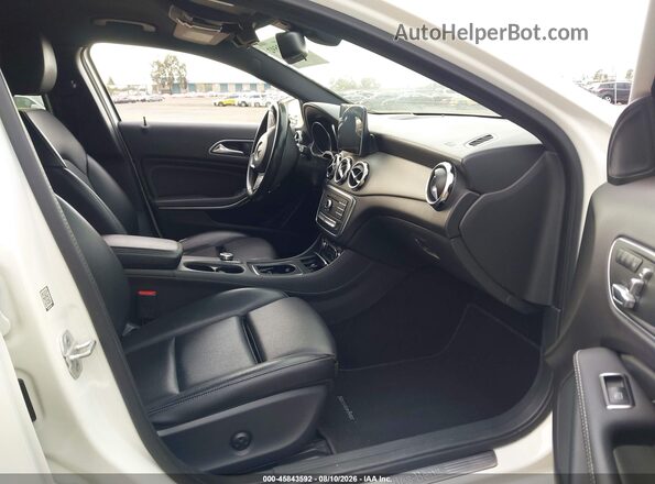 WDCTG4EB2JJ457070 2018 MERCEDES-BENZ GLA 250 White წინა სალონის ხედი