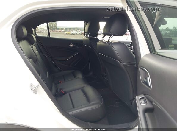 WDCTG4EB2JJ457070 2018 MERCEDES-BENZ GLA 250 White VIN კოდის სტიკერის ხედი