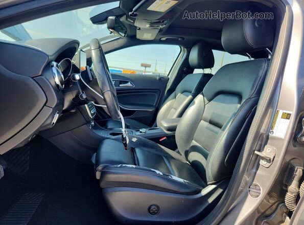 WDCTG4EB2JJ482244 2018 MERCEDES-BENZ GLA Gray Vista interior delantera