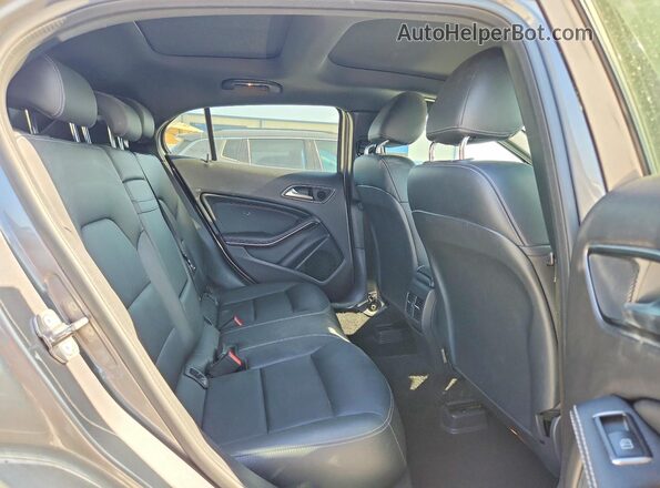 WDCTG4EB2JJ482244 2018 MERCEDES-BENZ GLA Gray Vista interior trasera
