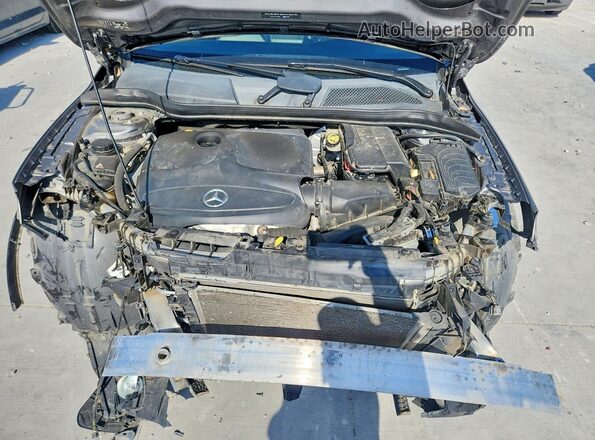 WDCTG4EB2JJ482244 2018 MERCEDES-BENZ GLA Gray Vista del compartimento del motor