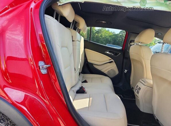 WDCTG4EB2KJ553184 2019 MERCEDES-BENZ GLA Red Widok wnętrza z tyłu