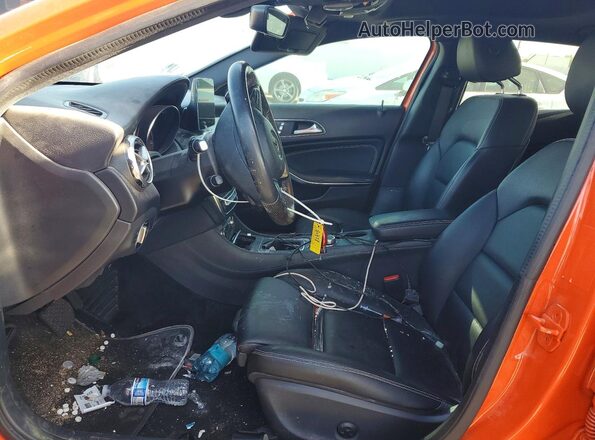 WDCTG4EB2LJ653920 2020 MERCEDES-BENZ GLA Orange Вид салону спереду