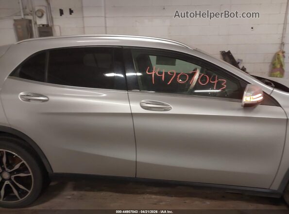 WDCTG4EB3GJ230205 2016 MERCEDES-BENZ GLA 250 Silver Rear interior view