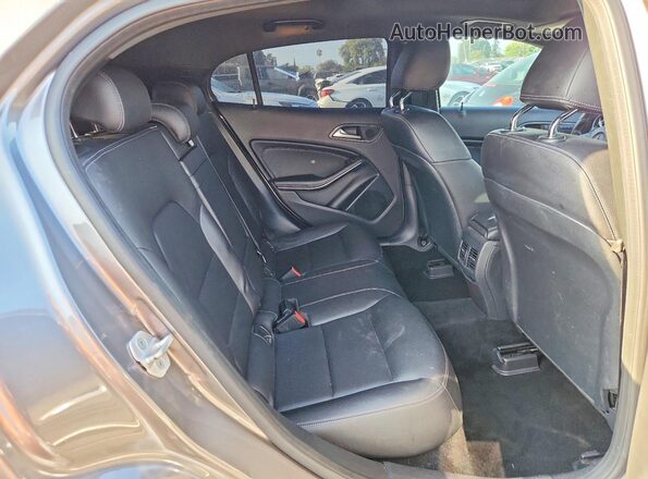 WDCTG4EB3JJ369838 2018 MERCEDES-BENZ GLA Gray Vista interior trasera