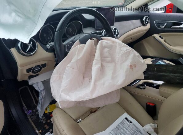 WDCTG4EB3JJ411120 2018 MERCEDES-BENZ GLA Blue Widok deski rozdzielczej
