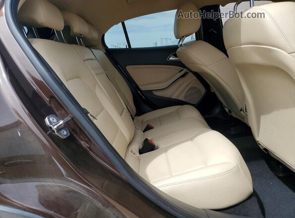 WDCTG4EB3JJ481331 2018 MERCEDES-BENZ GLA Brown Widok tylnych siedzeń