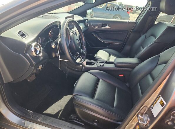 WDCTG4EB3KJ617720 2019 MERCEDES-BENZ GLA Gray წინა სალონის ხედი