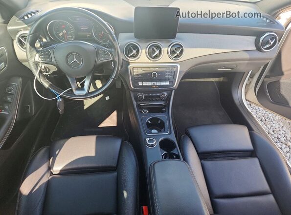 WDCTG4EB3KU004267 2019 MERCEDES-BENZ GLA Белый Вид панели приборов