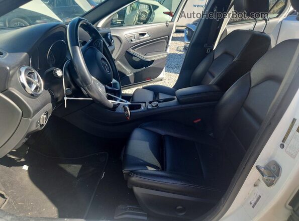 WDCTG4EB3KU004267 2019 MERCEDES-BENZ GLA Белый Вид салона спереди