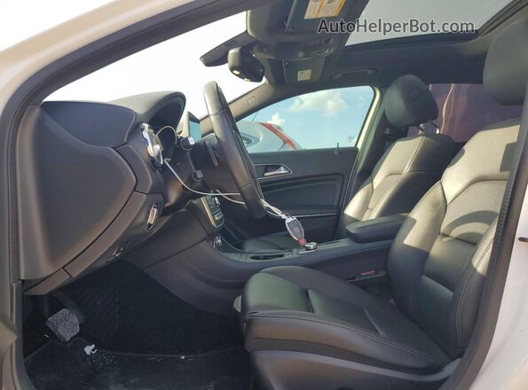 WDCTG4EB3KU009596 2019 MERCEDES-BENZ GLA Белый Вид салона спереди